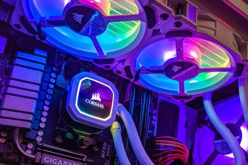 
La refrigeración líquida suena estupenda, pero hay un motivo por el que, como gamer, te recomiendo el tradicional ventilador de CPU