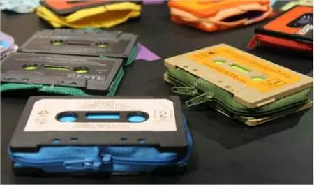 Ideas de negocio low cost: Recicla tus cassettes antiguos (y más) como monederos 