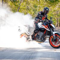 Si solo el 5% de los que van en coche se pasasen a la moto ahorraríamos 3.300 millones de euros al año. Lo dice un estudio, y parece la solución para Europa 