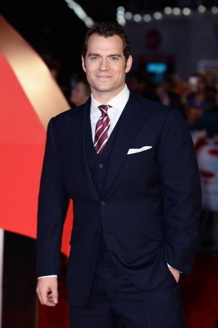 Henry Cavill: El hombre de acero al que sólo el traje de Superman le queda bien