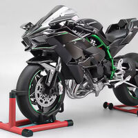 La moto más rápida del mundo ahora cuesta solo 100 euros. Esta Kawasaki Ninja H2R de juguete es tan parecida a la real que hace hasta el mismo sonido 