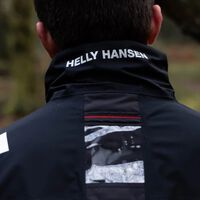 La chaqueta ideal para la lluvia que más vamos a usar esta temporada es de Helly Hansen y cuesta menos de 36 euros