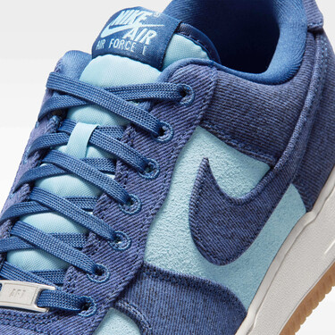 No son unas Jordan, pero estas zapatillas de Nike que van con vaqueros y chinos por igual se inspiran en el cielo y el mar para tus looks de verano