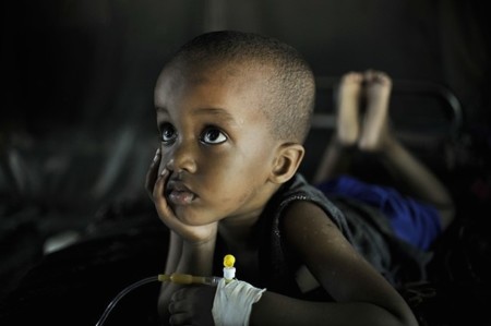 Se aprueba la primera vacuna contra la malaria