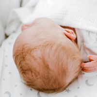 Las malformaciones congénitas más frecuentes en las manos de los niños: en qué consisten y qué tratamiento tienen