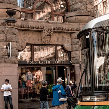 Ni una Birkin, ni un Rolex. Los hombres han encontrado una nueva forma de invertir en su guardarropa y hacerlo una mina de oro a largo plazo gracias a Ralph Lauren 