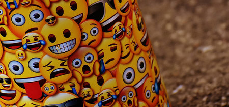 Los emojis son más viejos de los que creíamos: la Emojipedia aclara las cosas y muestra el verdadero origen de la 💩