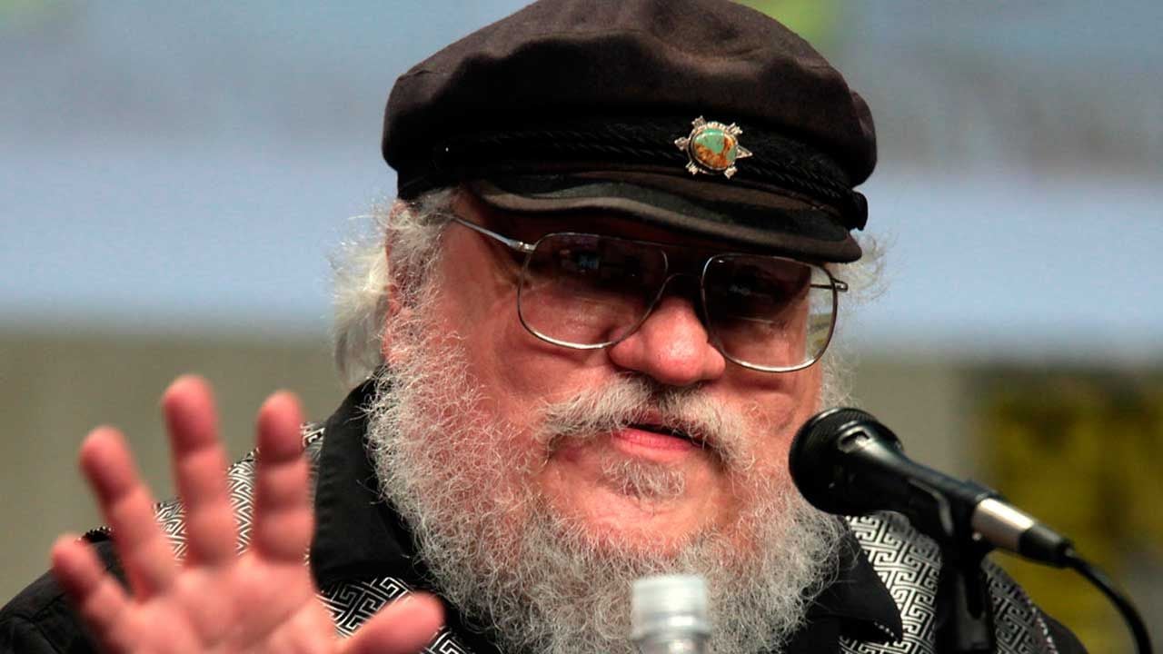 George R.R. Martin le pidió a ChatGPT que escribiese una secuela de 'Juego de Tronos' y ha llevado el resultado a los tribunales
