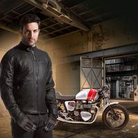 Tucano Urbano te propone un outfit 100% genuino a precio razonable con la chaqueta Straforo y los guantes MRK Pro