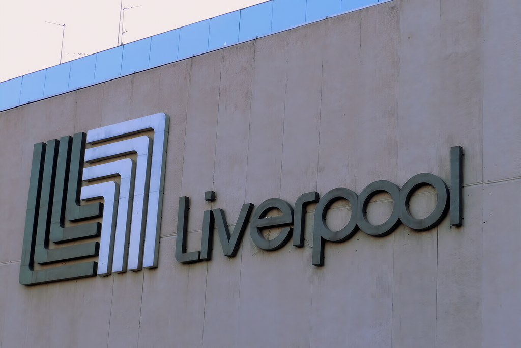 Liverpool encontró una forma de vender productos de lujo que ni siquiera están en México aliándose con una marca española  