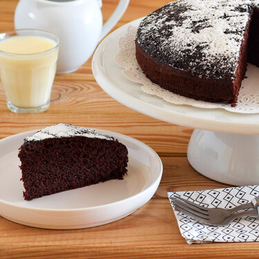 Olvídate de pasar calor: el truco definitivo para hacer un bizcocho de chocolate esponjoso en una olla y sin encender el horno 