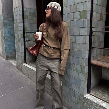 Las nuevas Adidas en color crema pastelera que son la joya de la corona de los looks de las pijas este invierno 