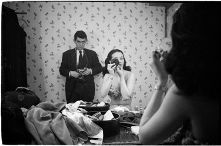 Autorretratos frente al espejo: así son los selfis de algunos maestros de la fotografía