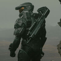 Si paras el mejor episodio de Halo en el minuto 12:05 verás una auténtica reliquia del mundo del videojuego, la primera Xbox en la que nació el Jefe Maestro
