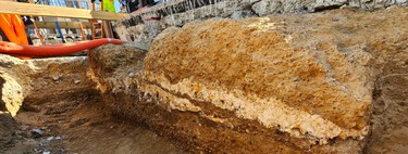 Los arqueólogos excavan bajo una carretera de Londres y encuentran una calzada romana que sigue ahí casi 2.000 años después
