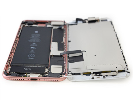 iFixit "opera" al iPhone 7 Plus: más batería y 3GB de RAM
