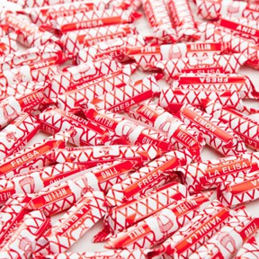 Los míticos caramelos La Elisa están a salvo: tres empresarios de Albacete salvan de su cierre a la histórica fábrica de Hellín 
