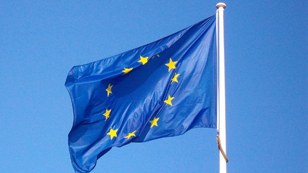 La UE a Google, Facebook y Twitter: cumplid nuestras normas u os sancionamos
