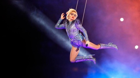 Lady Gaga manda callar a los 'body haters' que la acusan de tener barriga