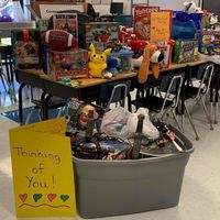 Perdió todas sus posesiones en un incendio, pero sus compañeros de colegio le dieron una preciosa sorpresa que nos ha emocionado