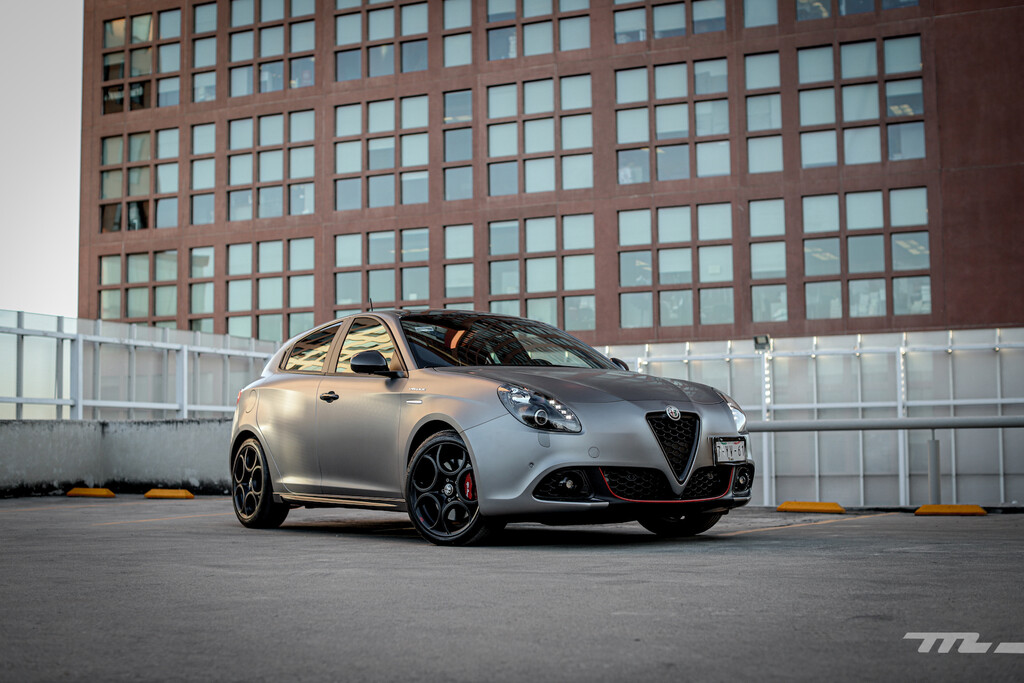 Alfa Romeo Giulietta 110 Edizione 2021, a prueba: la sofisticada macchina italiana viste sus mejores prendas dignas de aniversario