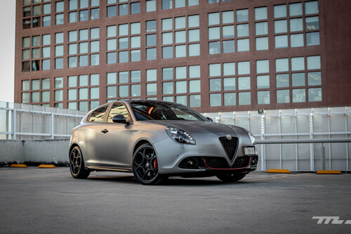 Alfa Romeo Giulietta 110 Edizione 2021, a prueba: la sofisticada macchina italiana viste sus mejores prendas dignas de aniversario