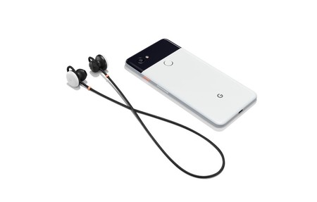 El gran invento para los que aman los viajes son los auriculares de Google (traducen al instante más de 40 idiomas)