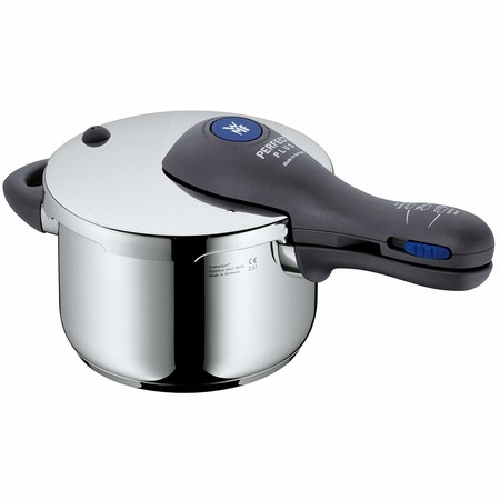 La olla rápida WMF Plus de 18 cm de diámetro está rebajada a 89,99 euros en Amazon con envío gratis