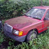 Así se devuelve a la vida un mítico Mercedes-Benz 190 E abandonado durante años