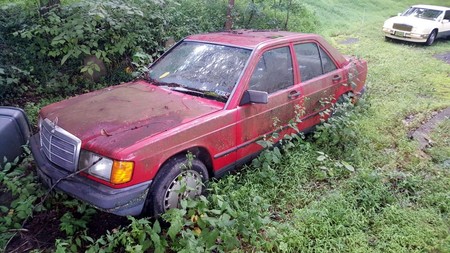 Así se devuelve a la vida un mítico Mercedes-Benz 190 E abandonado durante años