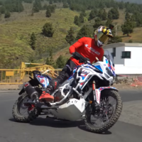 Gymkhana made in Spain: Kirian Mirabet se pasa el juego con la Honda Africa Twin en Canarias