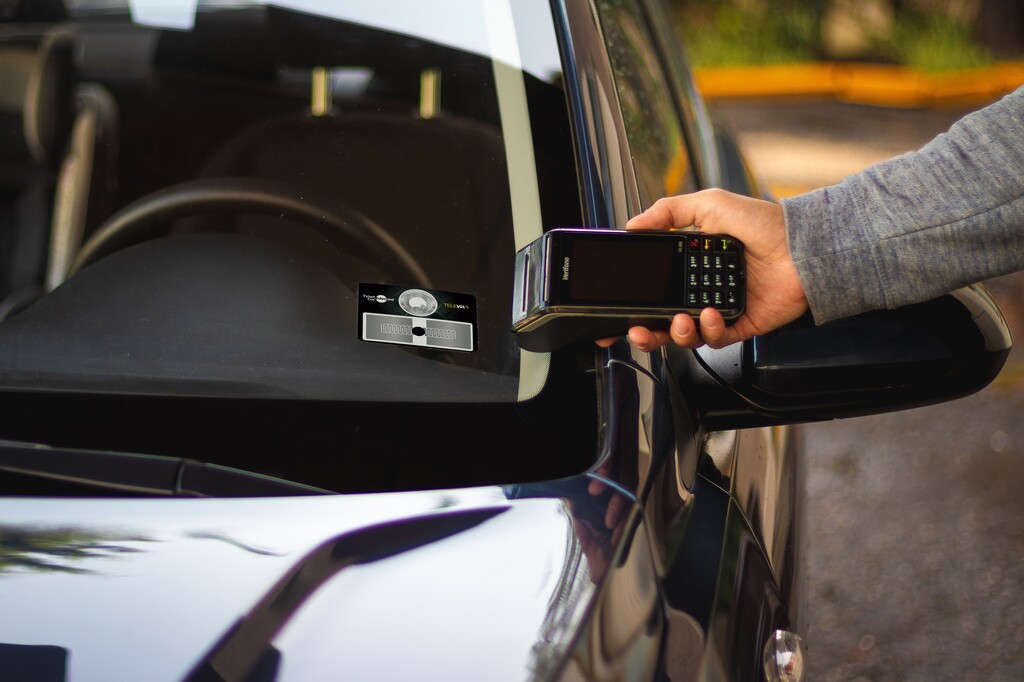 Drive Tag: este sticker con NFC y RFID permitirá que los autos paguen en casetas y gasolineras de México sin usar efectivo