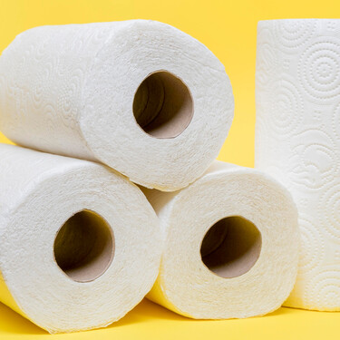 JYSK da con la solución sencilla pero decorativa, ideal para tener el papel de cocina siempre a mano 