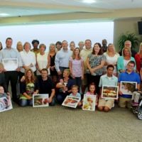 El emotivo encuentro de una enfermera de cuidados intensivos neonatal con los niños a quienes cuidó