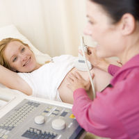 Descubren el motivo por el que los bebés se mueven dentro del vientre de la madre