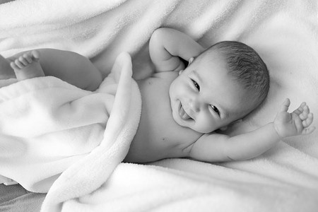 El procedimiento ya está listo: así puedes reclamar la devolución del IRPF de tu prestación por maternidad o paternidad