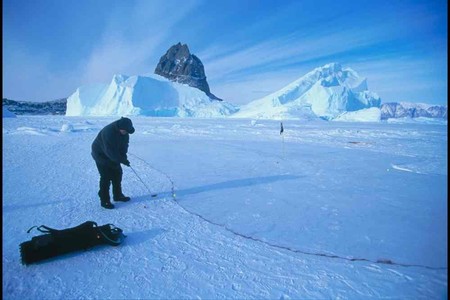 Campos de golf insólitos: En mitad de un lago, en el Himalaya, con tiburones o dentro de una cárcel.