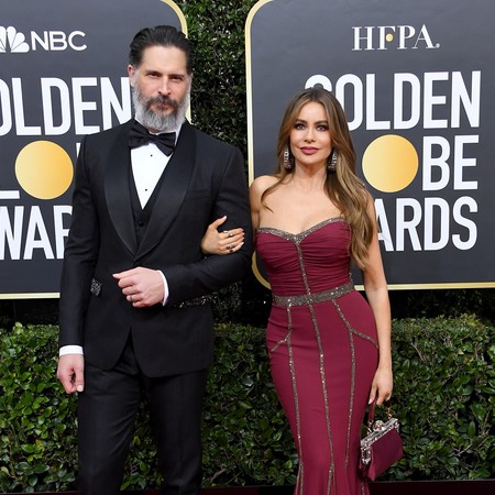 Joe Manganiello presume canas, barba y estilazo en los Golden Globes