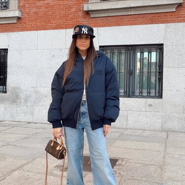 El plumífero más elegante de las rebajas está firmado por Michael Kors y hace match con los días de lluvia