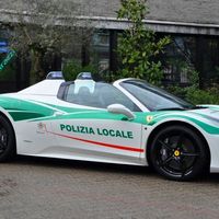 La policía de Milán usa este Ferrari 458 Spider decomisado a la mafia para dar una lección