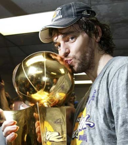 ... y Pau Gasol ya tiene su anillo de campeón