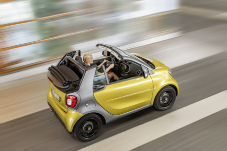 Los precios del smart fortwo cabrio demuestran que la tela es más cara que la chapa