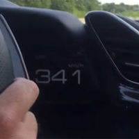Y esto es un Ferrari 488 GTB a 341 km/h en la Autobahn sin que le multen 