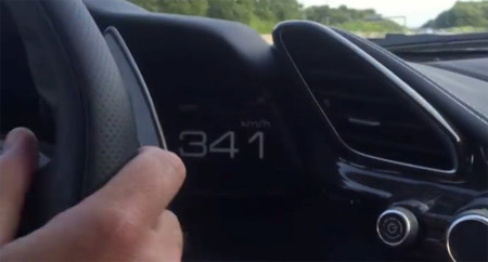 Y esto es un Ferrari 488 GTB a 341 km/h en la Autobahn sin que le multen