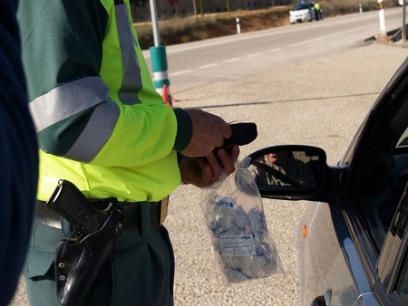 La DGT caza a 422 conductores al día que dieron positivo en alcohol y otras drogas durante la campaña de Navidad
