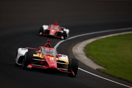 Josef Newgarden se estrena en las 500 millas de Indianápolis y un accidente absurdo deja sin opciones a Álex Palou