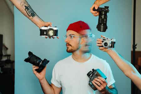 Cuatro cosas en las que no merece la pena gastarte el dinero si eres un fotógrafo novato