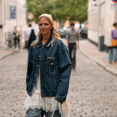 Estas zapatillas Skechers con cuña sustituirán a los tacones en oficina porque suman comodidad sin restar estilo 