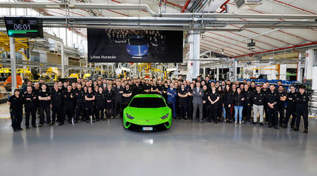 El Lamborghini Huracán llega a las 10.000 unidades para recordar al Urus quién es el superventas