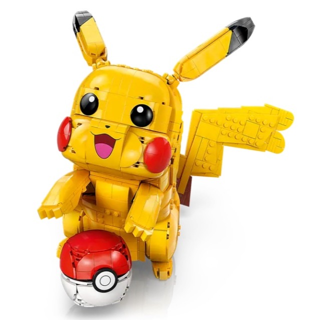 Pikachu y Poké Ball